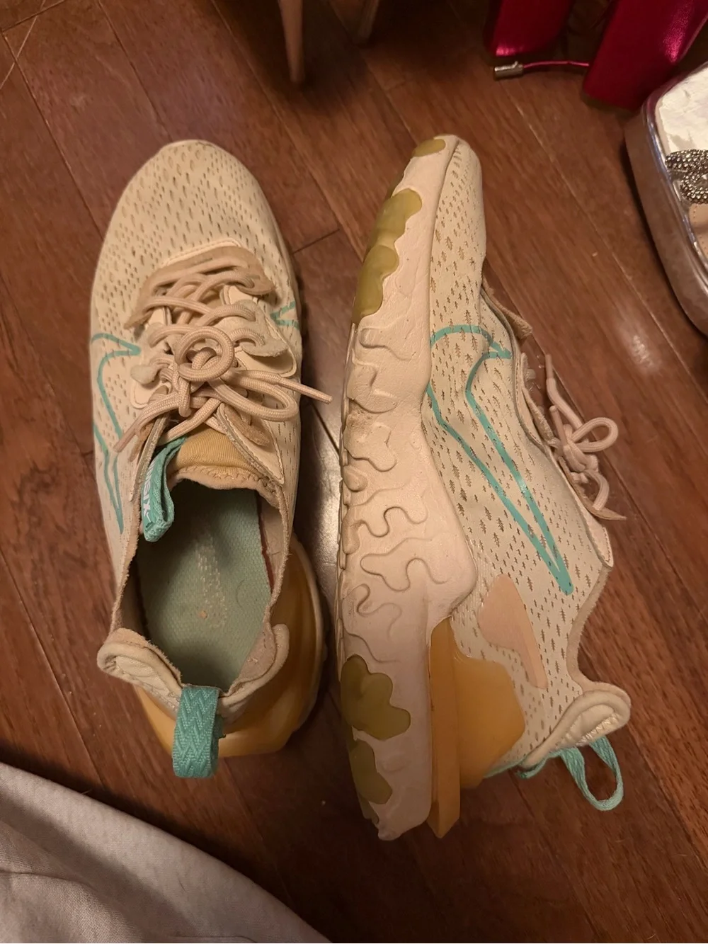 Nike Women's Beige & Teal Athletic Sneakers